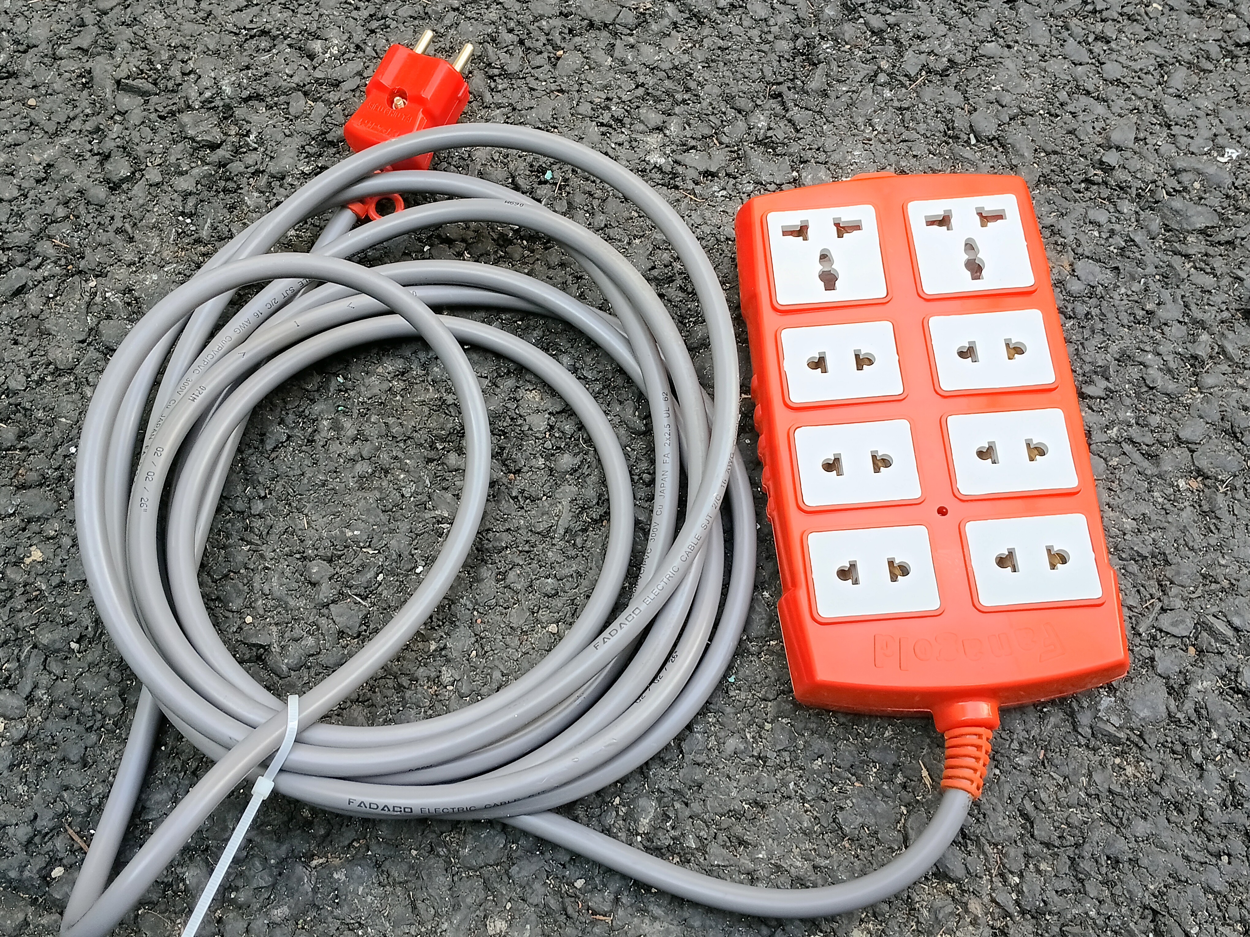 ổ cắm điện 8 lổ cắm